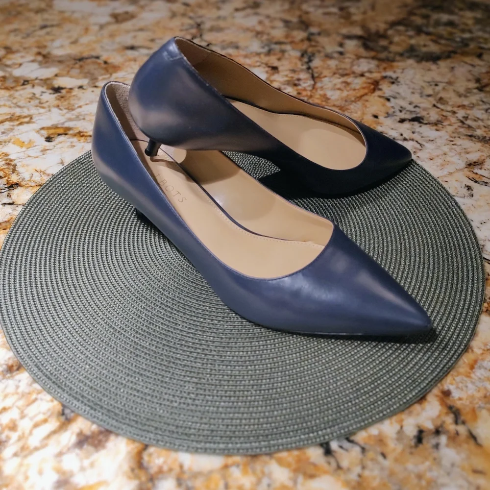 Talbots Classic Dark Blue Heels. Women's Size 9 - Picture 3 of 16
